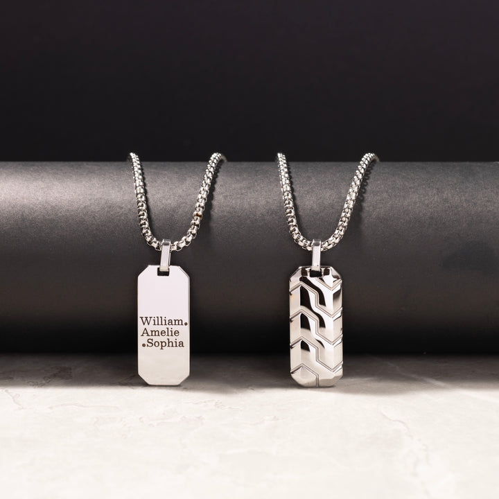 Men’s engraved necklace in Silver with custom name
